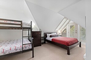 3 bedrooms, desk, iron/ironing board, free WiFi
