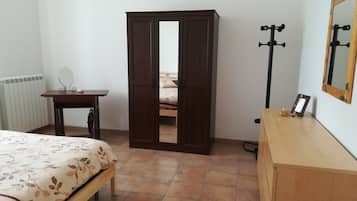 3 bedrooms, desk, iron/ironing board, travel crib