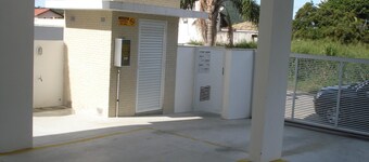 APTO NA GRANDE FLORIANOPOLIS COM 2 AR SPLIT MOBILIADO 2 QUARTOS 2 VAGAS GARAGEM