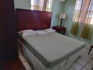 1 bedroom, iron/ironing board, travel cot, free WiFi - Aanola Villas 6A Tranquil Private Bedroom (Castries)
