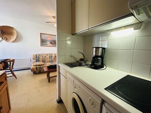 Fridge, stovetop, dishwasher