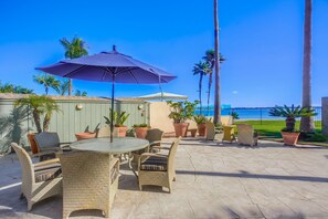 Outdoor dining - Gated Estate on 1/3 Acre w/ 57' of Water Front (San Diego)