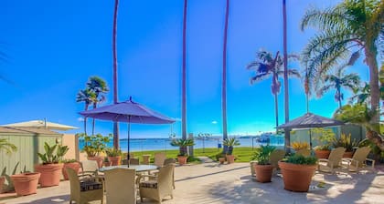 3,500sf Gated Estate 1/3 Acre ★ 57 'veden edessä ★ Hot Tub