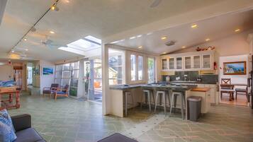 Smart-tv en een open haard