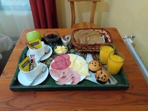 Daily continental breakfast for a fee - Hotel  Complejo Turistico Los Alamos (Puerto Montt)