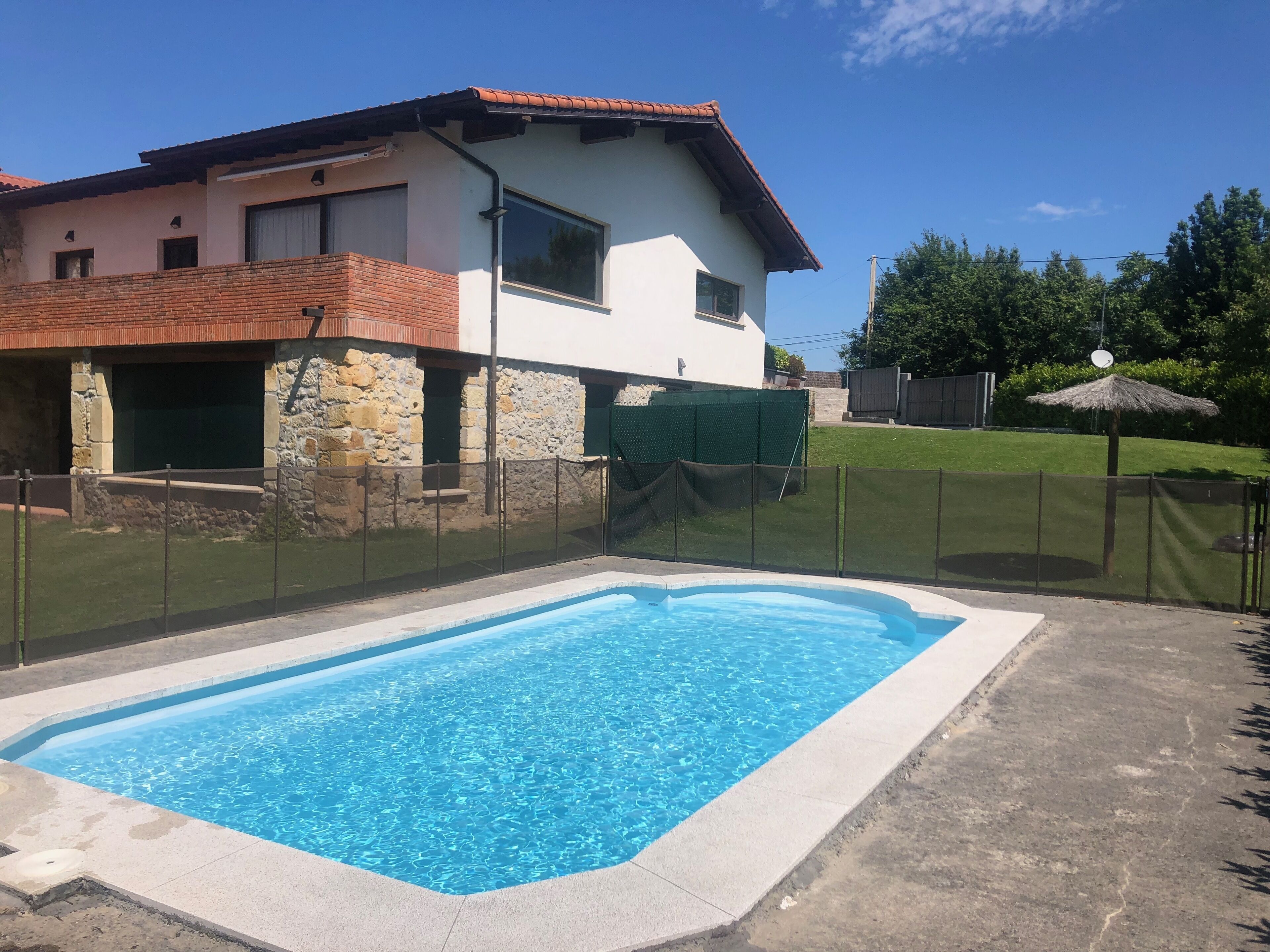 House in Meruelo for 10 private pool 5 min from the beaches of Noja and Langre