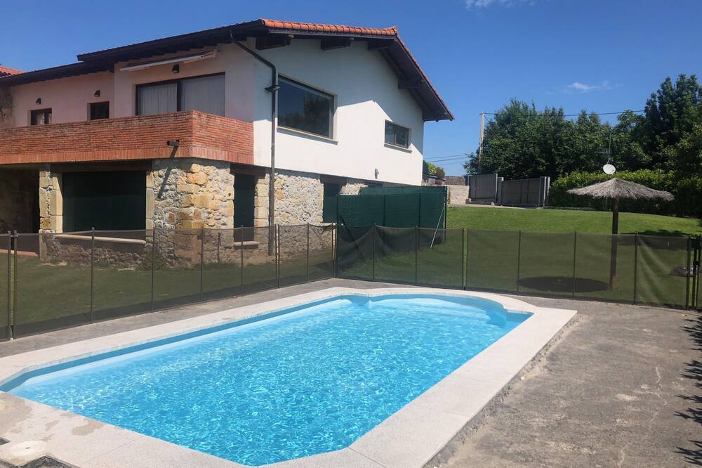 House in Meruelo for 10 private pool 5 min from the beaches of Noja and Langre
