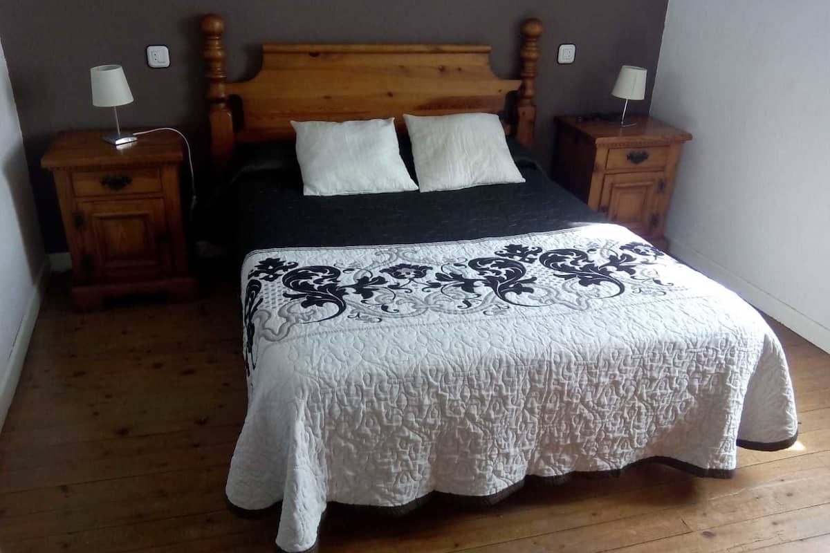 Maison traditionnelle, 4 chambres | 4 chambres, fer et planche Ă repasser, accĂšs au Wi-Fi (inclus)