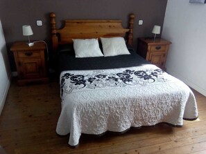 Traditional-Haus, 4 Schlafzimmer | 4 Schlafzimmer, Bügeleisen/Bügelbrett, kostenloses WLAN, Bettwäsche