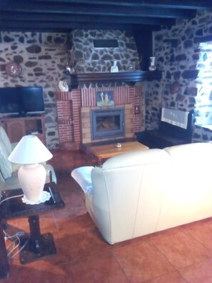 Pancuran mandi, pengering rambut, tuala disediakan, sabun 