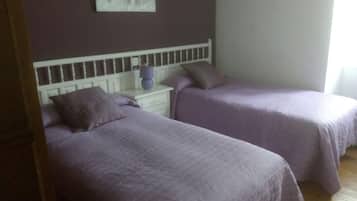 4 bedrooms, iron/ironing board, free WiFi, bed sheets