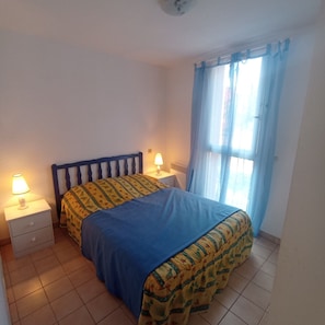 2 bedrooms, iron/ironing board