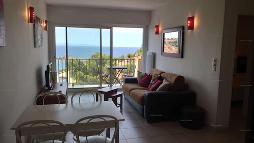 4HC65 - Sea view apartment with swimming pool