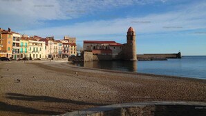 Unclassified image, 3 of 11, button - 4EGA41 - Superb F3 in the city center (COLLIOURE)
