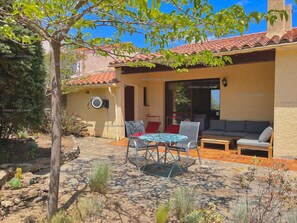 Outdoor dining - 4AMB2 - Pleasant villa with shared swimming pool (COLLIOURE)