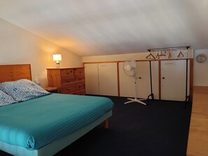 2 makuuhuonetta, silitysrauta/-lauta