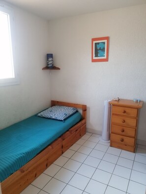 2 bedrooms, iron/ironing board
