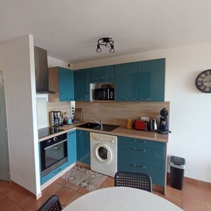 Fridge, microwave, oven, stovetop - 3AMB31- Bay view studio (COLLIOURE)