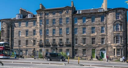 Gayfield Place Apartment- sleeps 6 guests