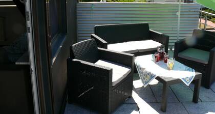 2 huonetta, keittiö, kylpyhuone (täydellinen varustus), terassi