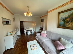 TV - 4PA44 - Air-conditioned apartment with swimming pool and parking (COLLIOURE)