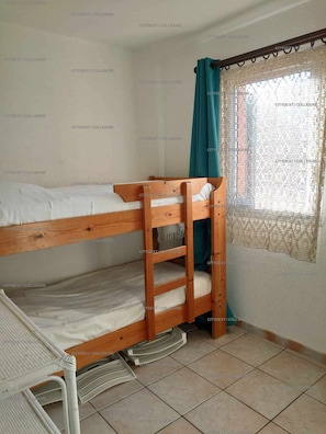 3 slaapkamers, een strijkplank/strijkijzer, wifi