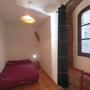 3 chambres, fer et planche à repasser