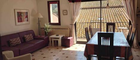 Fernseher, DVD-Player, Stereoanlage