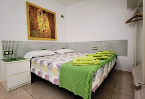 1 slaapkamer, een strijkplank/strijkijzer, wifi, beddengoed