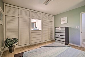 4 Schlafzimmer, Schreibtisch, Bügeleisen/Bügelbrett, Internetzugang
