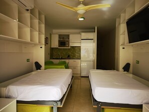 1 chambre, fer et planche à repasser, Wi-Fi, literie fournie
