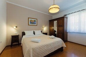 2 bedrooms, in-room safe, iron/ironing board, WiFi