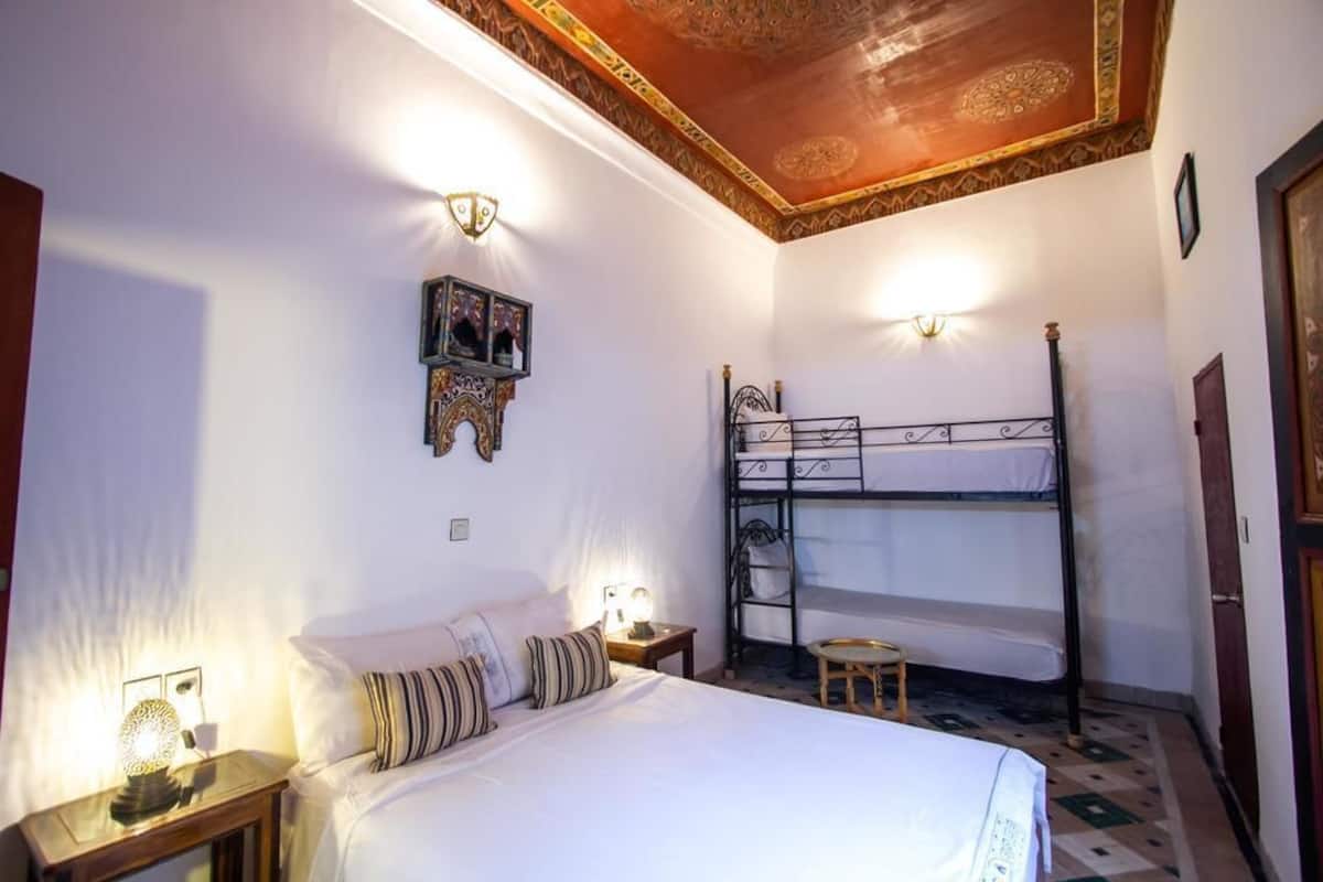 Quarto quádruplo | Quartos à prova de som, ferros/tábuas de passar roupa, Wi-Fi de cortesia