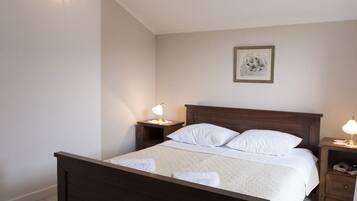 2 bedrooms, in-room safe, iron/ironing board, WiFi