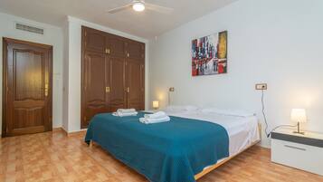 4 slaapkamers, een strijkplank/strijkijzer, gratis wifi, beddengoed