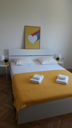 5 chambres, fer et planche à repasser, Wi-Fi gratuit, draps fournis