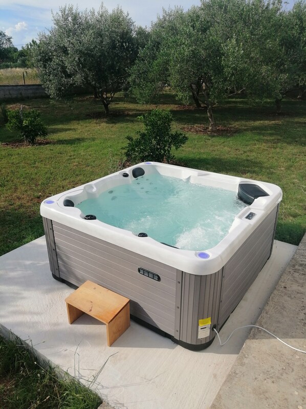 Bain à remous extérieur