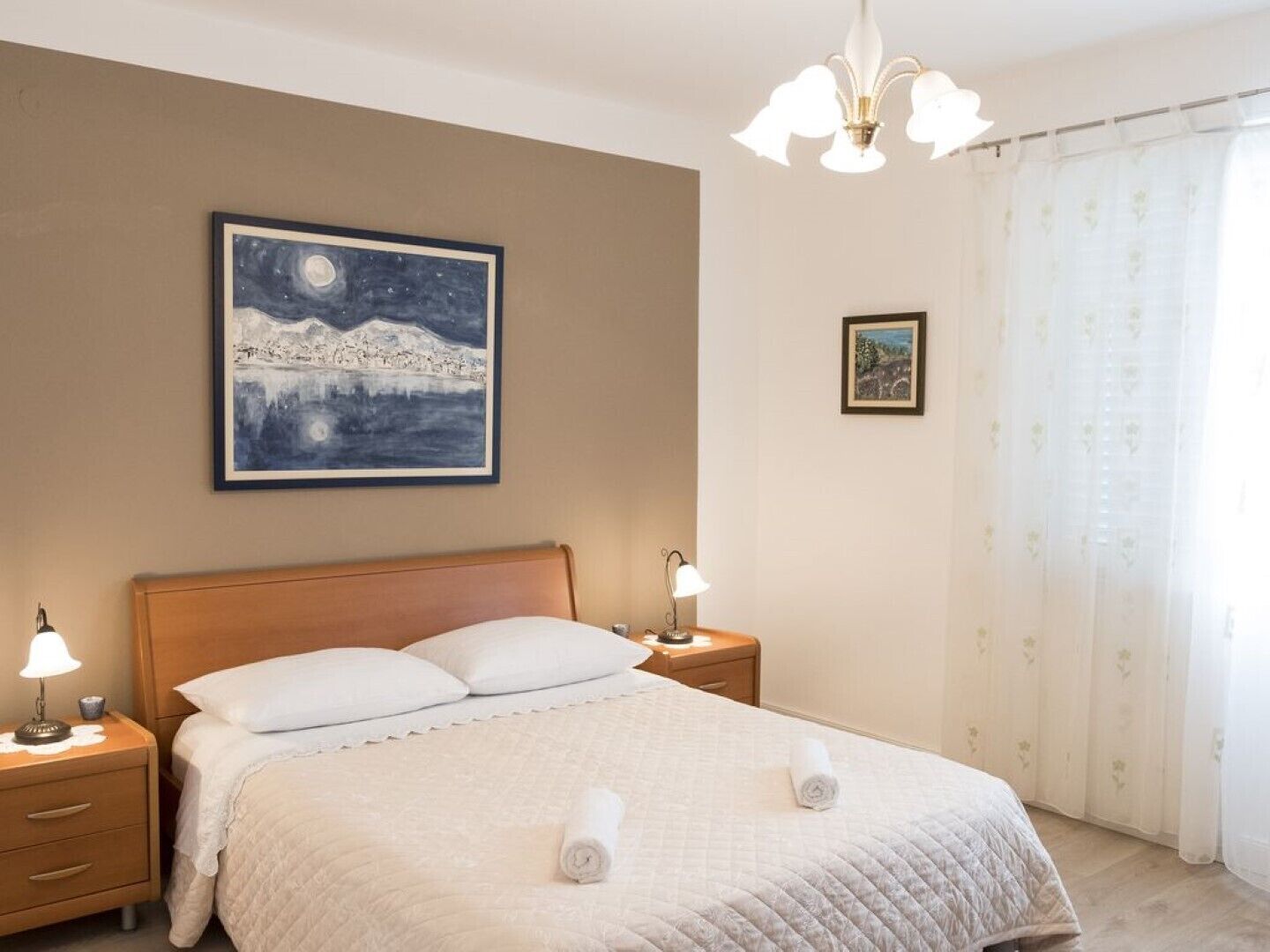 2 bedrooms, in-room safe, iron/ironing board, free WiFi