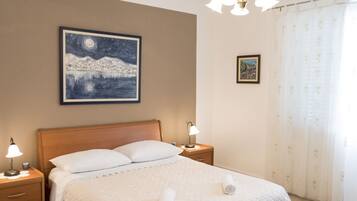 2 bedrooms, in-room safe, iron/ironing board, free WiFi