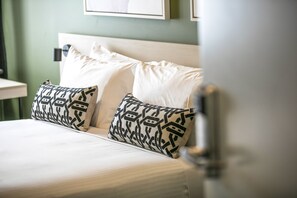 Silitysrauta/-lauta, ilmainen Wi-Fi, vuodevaatteet