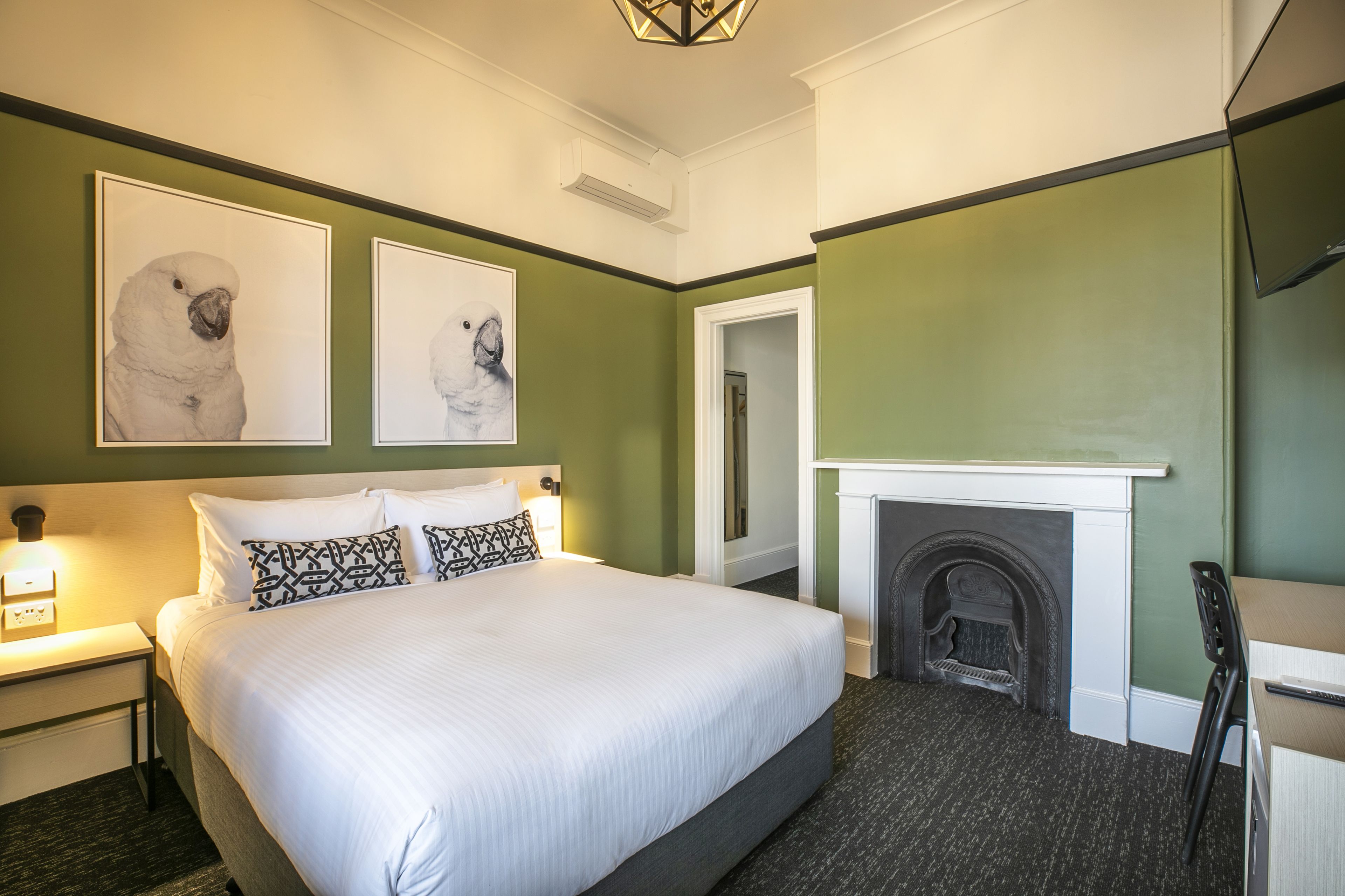 studio queen | iron/ironing board, free wifi, bed sheets