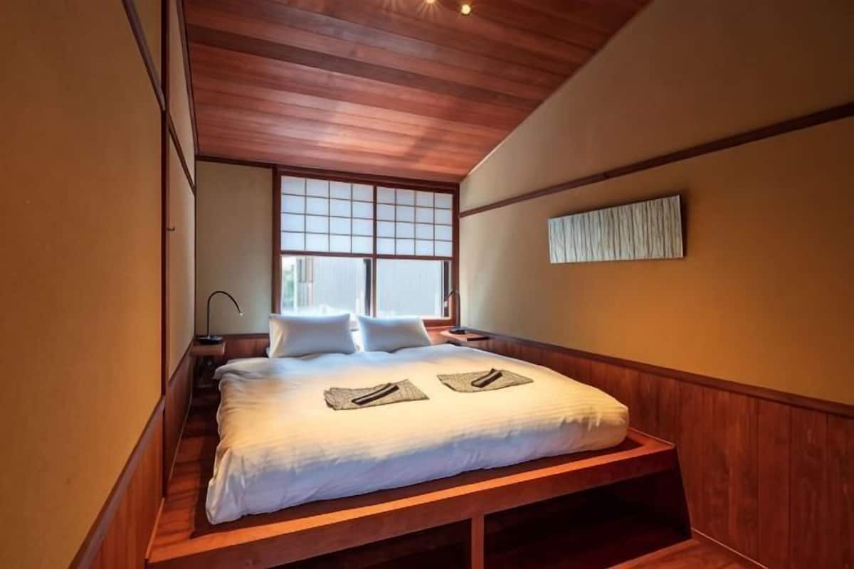 1 bedroom, in-room safe, individually furnished, desk