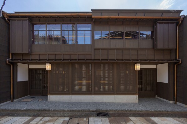 Front of property - Utaimachi (Kanazawa)