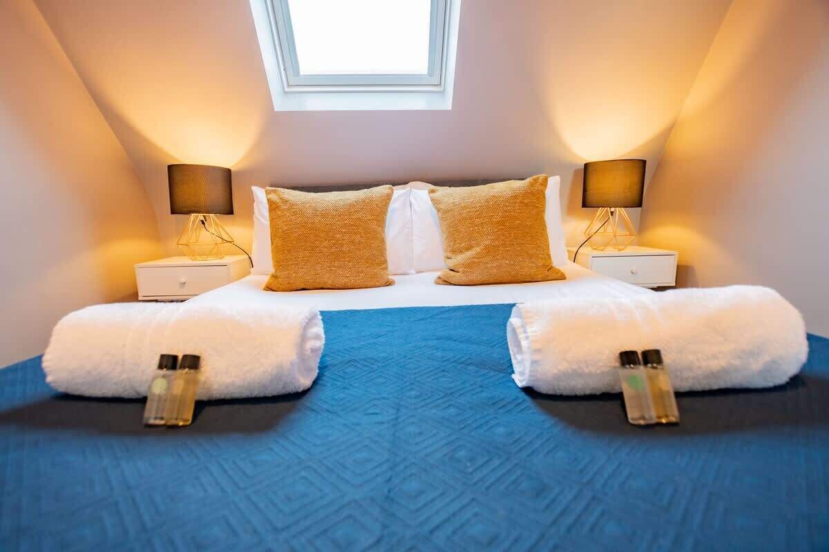 2 bedrooms, iron/ironing board, travel cot, WiFi