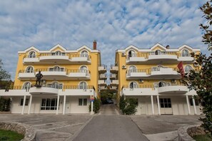 Exterior - Hotel Crnogorska Kuca (Podgorica)