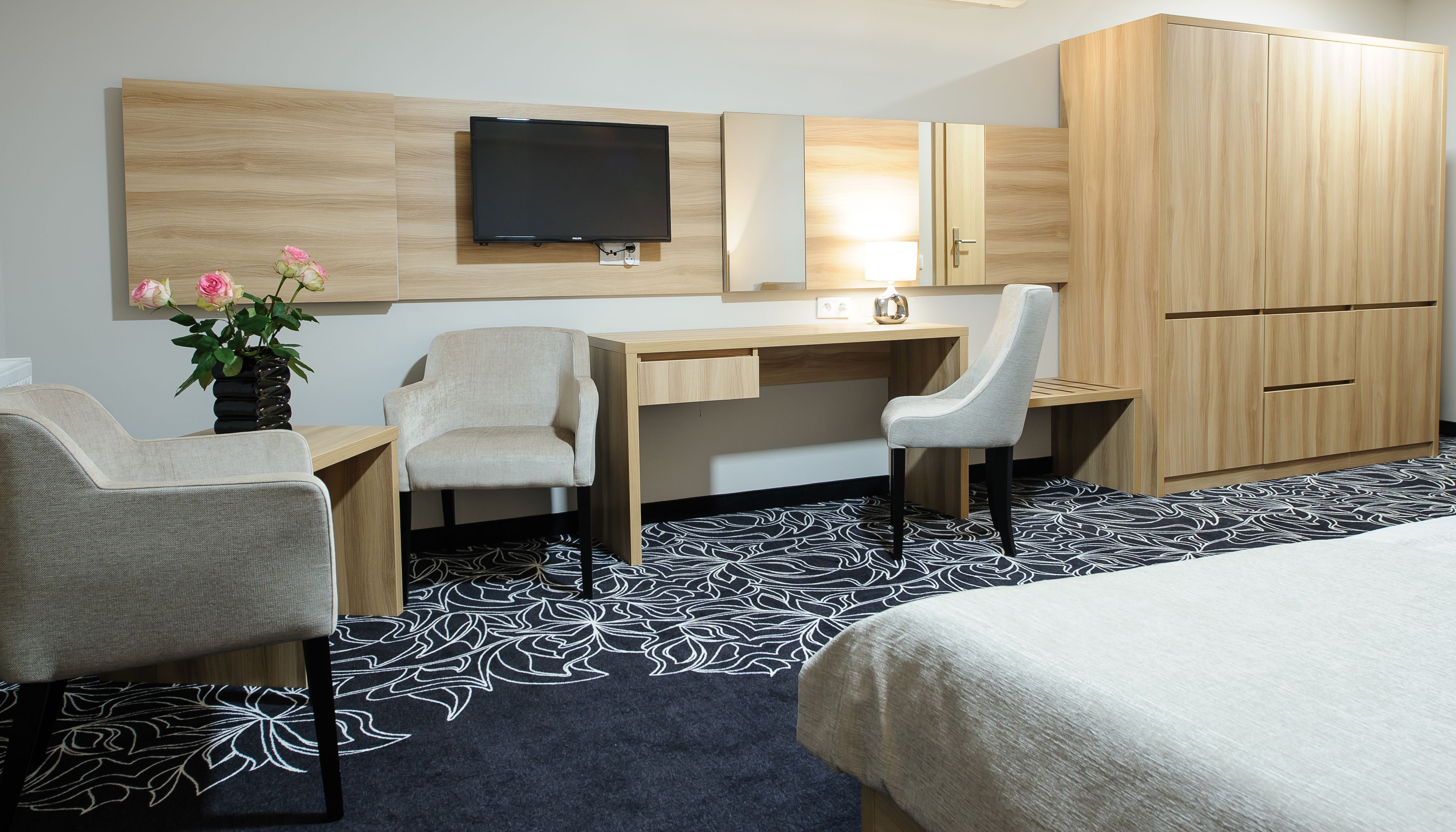 deluxe double or twin room | desk, free wifi, bed sheets