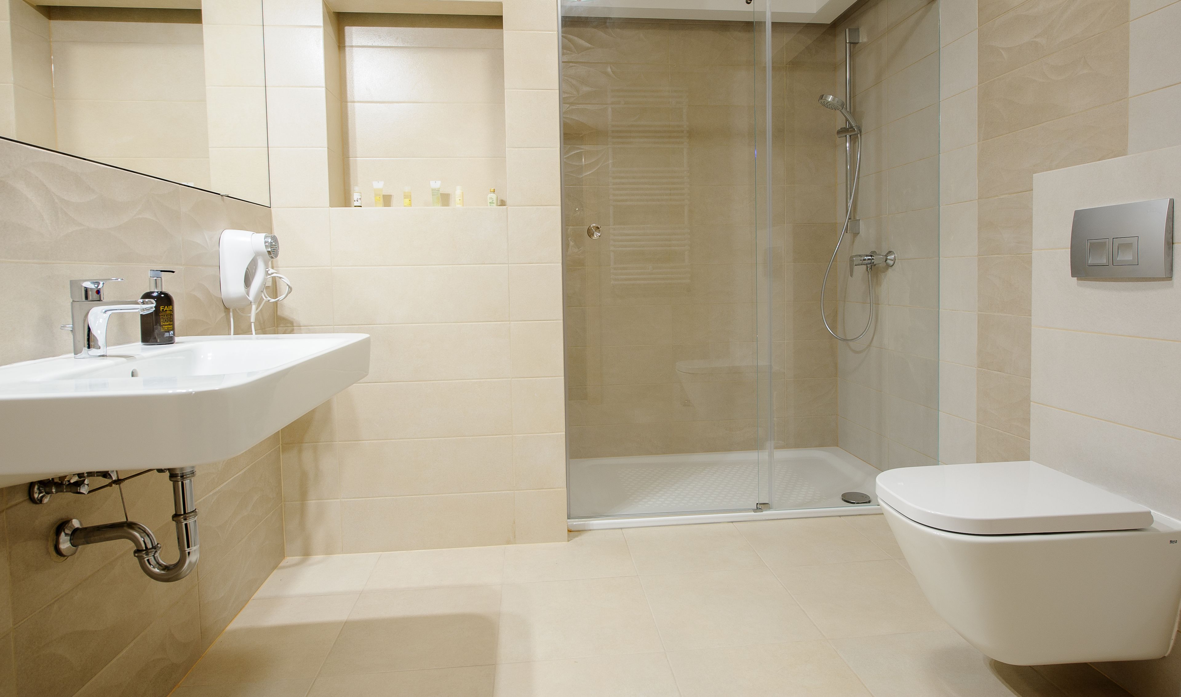 deluxe apartment | bathroom | shower, free toiletries, hair dryer, towels