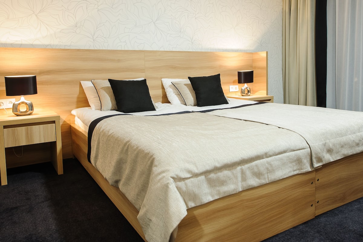 deluxe double or twin room | desk, free wifi, bed sheets