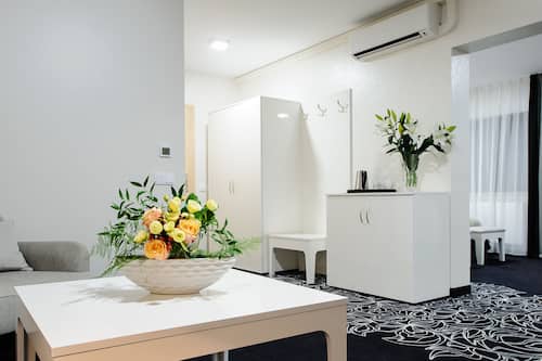 Apartamento Deluxe | Escritorio, wifi gratis, ropa de cama