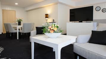 Apartamento luxo | Escrivaninha, Wi-Fi de cortesia, roupa de cama